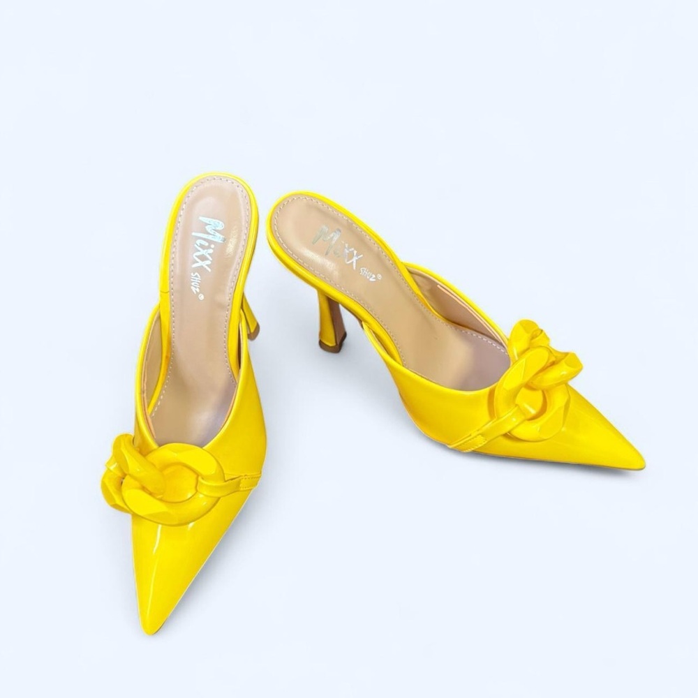 🤍💛 Yellow Patent Chain Mule Heels by Mixx Shuz 💛🤍